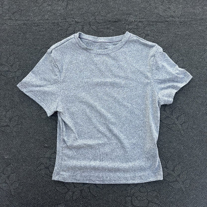 Einfarbiges Damen Crop Fitness T-Shirt – Enganliegend, Atmungsaktiv & Kurzarm für Yoga & Training