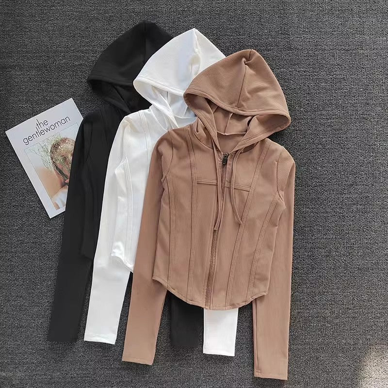 Damen Sportjacke mit Kapuze – Schnell trocknend & Figurbetont