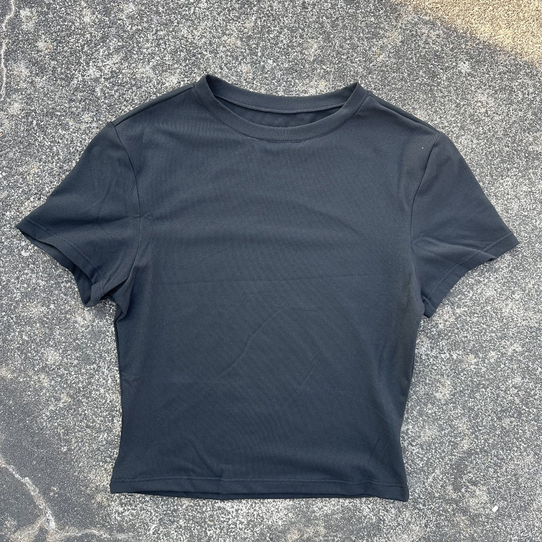Einfarbiges Damen Crop Fitness T-Shirt – Enganliegend, Atmungsaktiv & Kurzarm für Yoga & Training