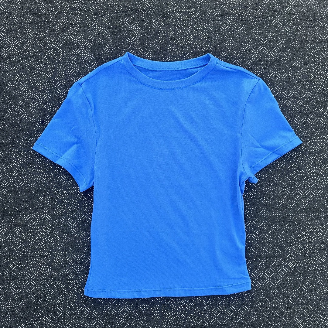 Einfarbiges Damen Crop Fitness T-Shirt – Enganliegend, Atmungsaktiv & Kurzarm für Yoga & Training