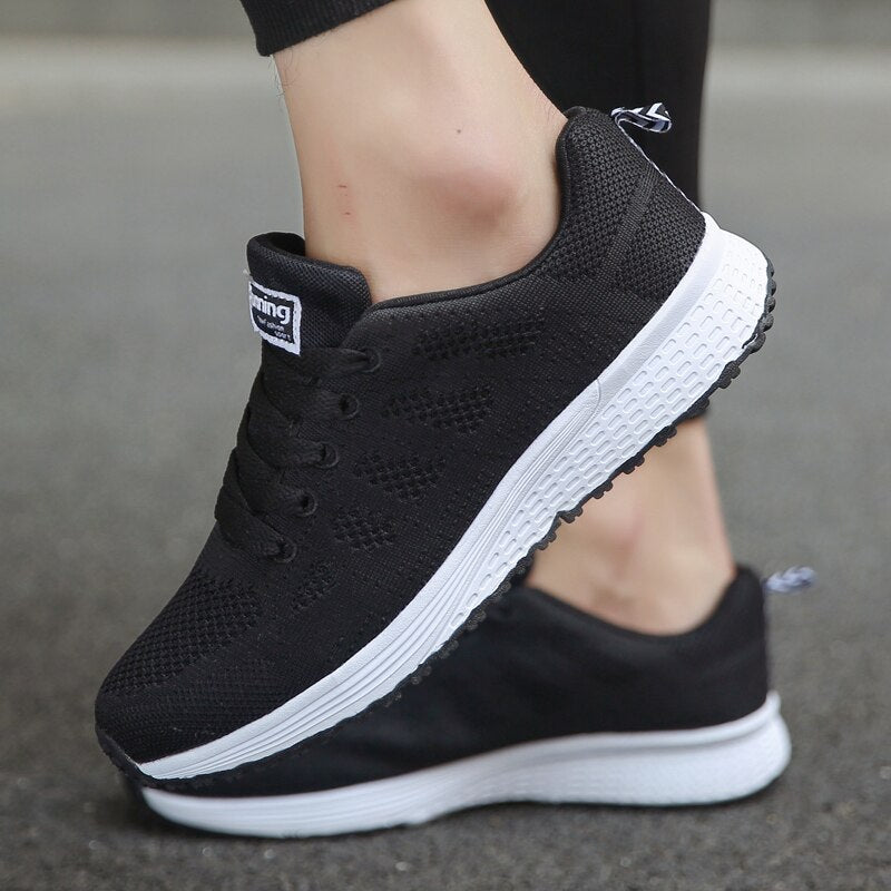 Damen Fitness Sneaker Weiß Kaufen – Atmungsaktive Sportschuhe, Leichte Trainingsschuhe, Bequeme Gym Schuhe für Alltag & Fitness