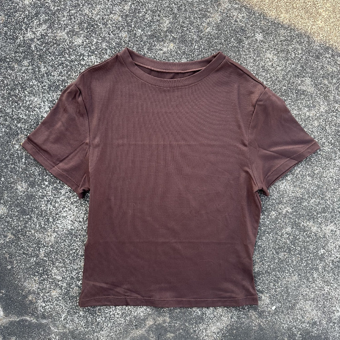 Einfarbiges Damen Crop Fitness T-Shirt – Enganliegend, Atmungsaktiv & Kurzarm für Yoga & Training