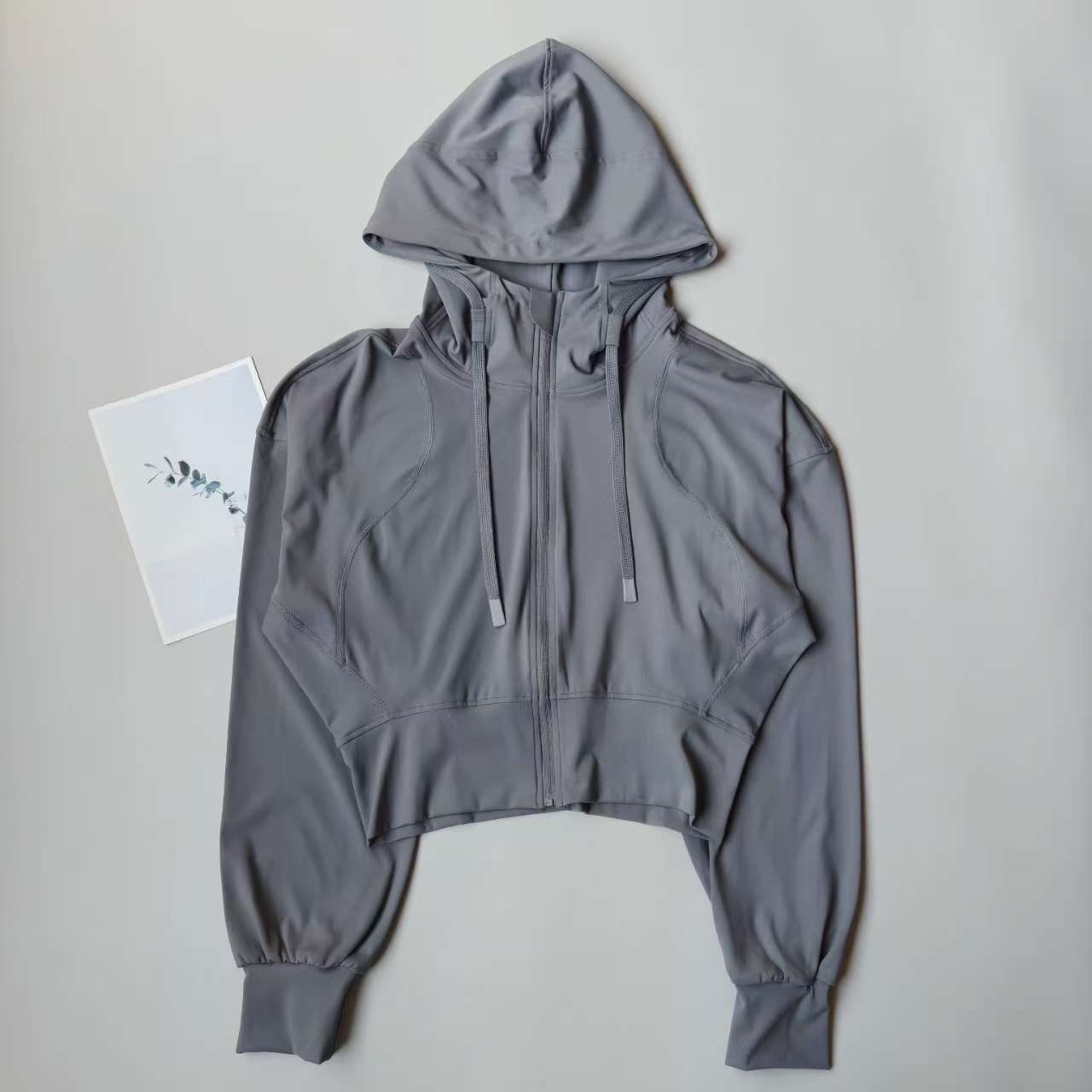 Damen Sportjacke mit Kapuze – Schnell trocknend & Figurbetont