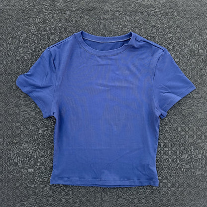 Einfarbiges Damen Crop Fitness T-Shirt – Enganliegend, Atmungsaktiv & Kurzarm für Yoga & Training