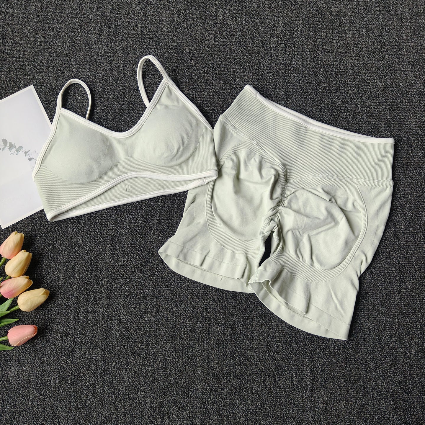 Damen Fitness- & Yoga-Set – Seamless Sport-BH mit Trägern & High-Waist Shorts, Push-Up (Peach Butt) & Bauchformend für Gym & Workout