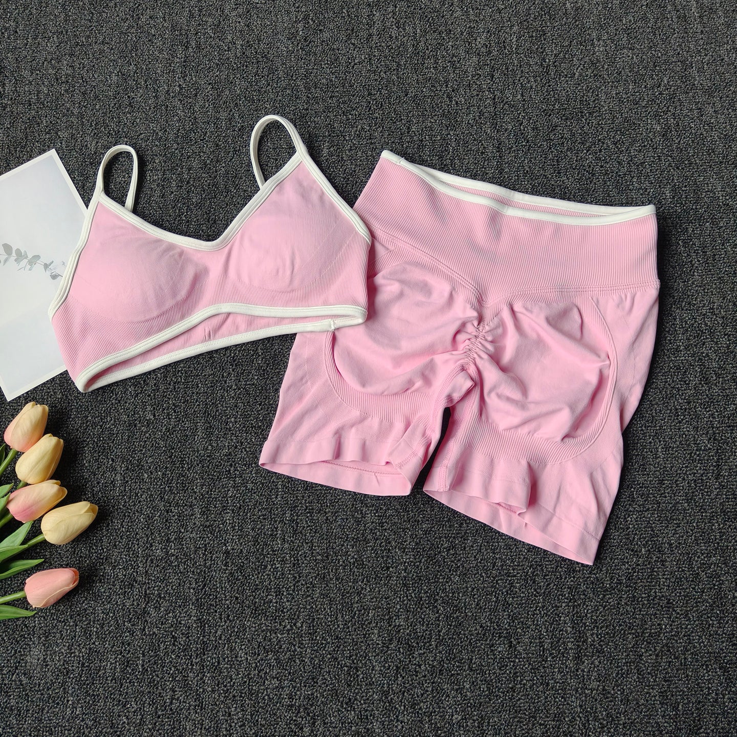 Damen Fitness- & Yoga-Set – Seamless Sport-BH mit Trägern & High-Waist Shorts, Push-Up (Peach Butt) & Bauchformend für Gym & Workout